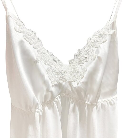 Gilligan & O'Malley Women White Satin Embellished Bodice Chiffon Bridal Nighty - Picture 4 of 8